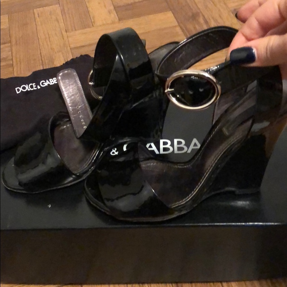 Paten leather wedges